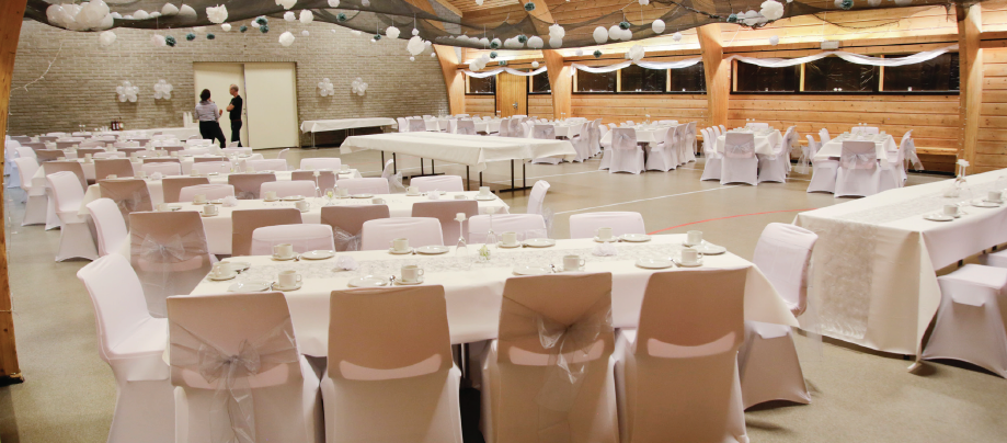 Store festar som bryllaup og bursdagar. I storsalen er det godt med plass.